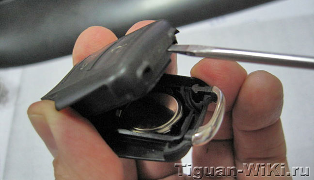 Замена батарейки старого ключа Volkswagen Tiguan
