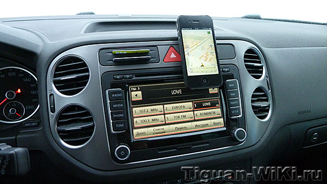 Вертикальный крепеж iPhone 4S в Тигуане