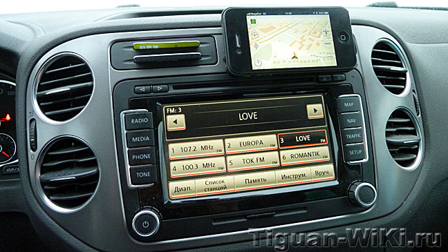 Горизонтальный крепеж iPhone 4S в Тигуане