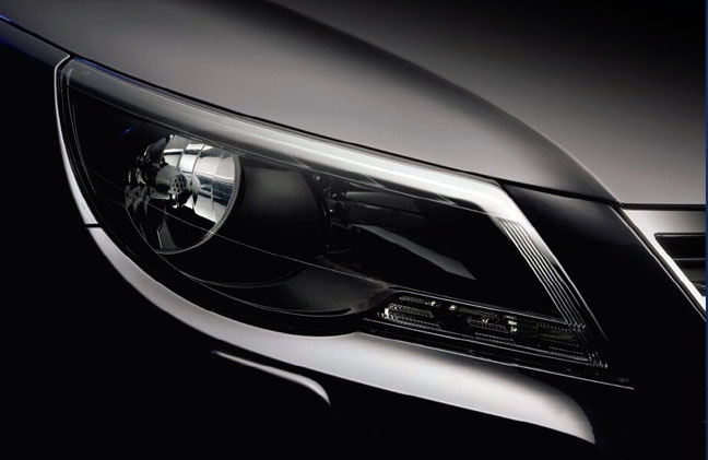 Черные фары Hella для Volkswagen Tiguan