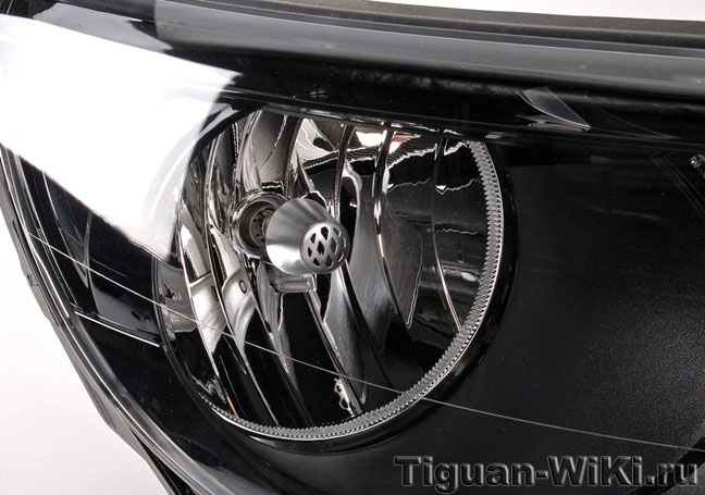 Черные фары Hella для Volkswagen Tiguan