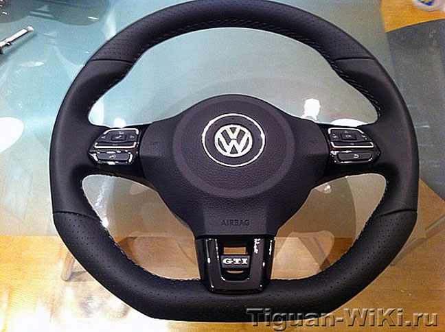 Мультируль GTI на Tiguan, Golf и Passat черный лак